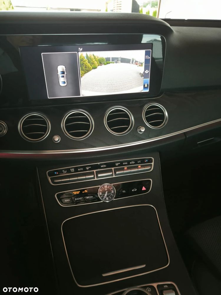Mercedes-Benz Klasa E 200 4-Matic 9G-TRONIC - 11