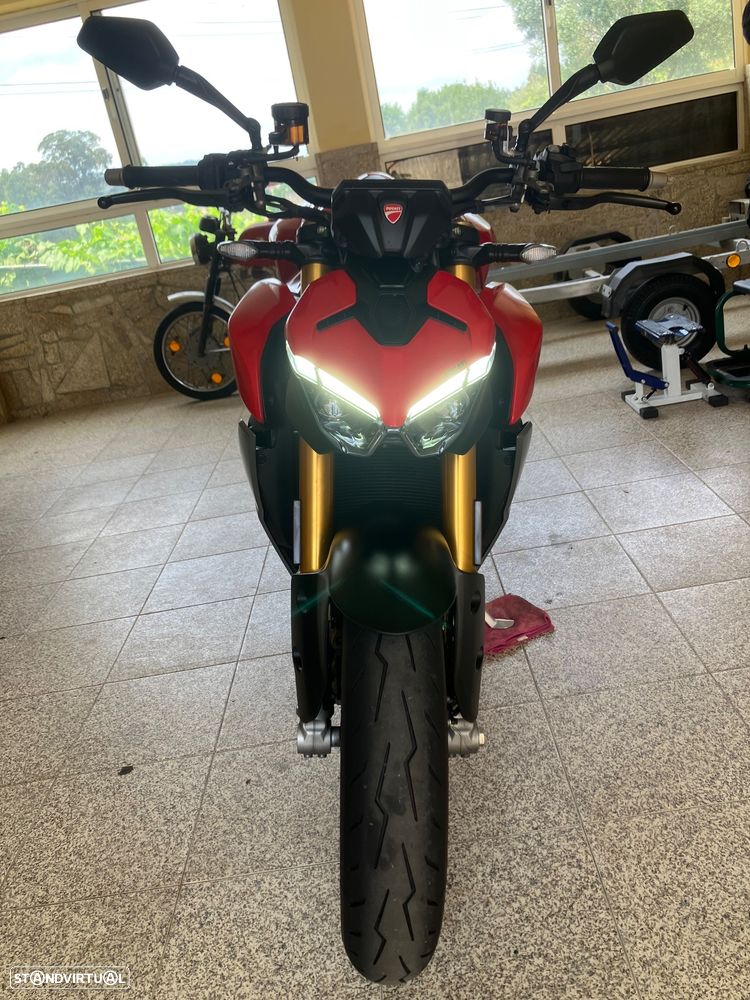 Ducati Streetfighter V2S - 1
