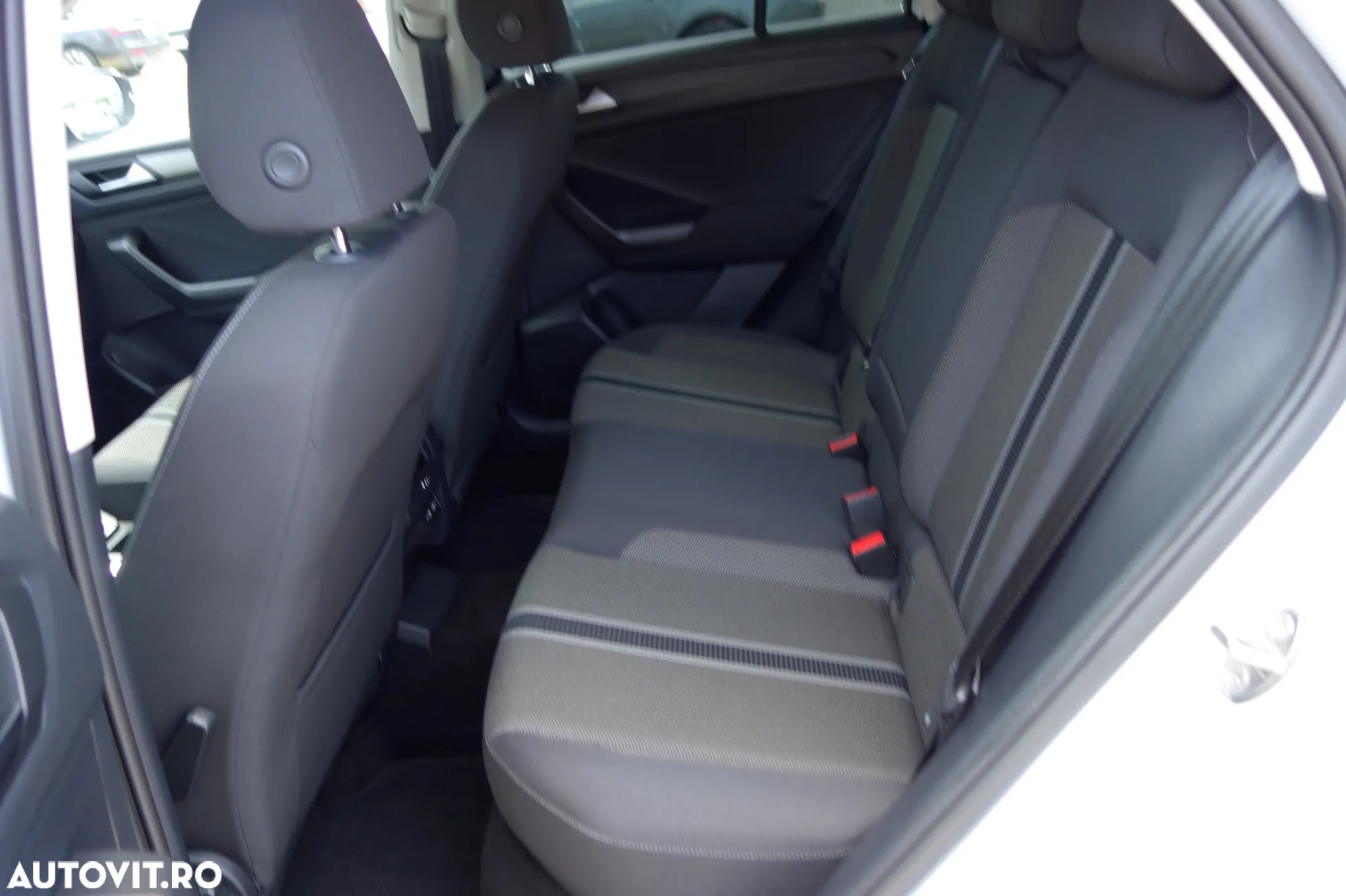 Volkswagen T-ROC - 9