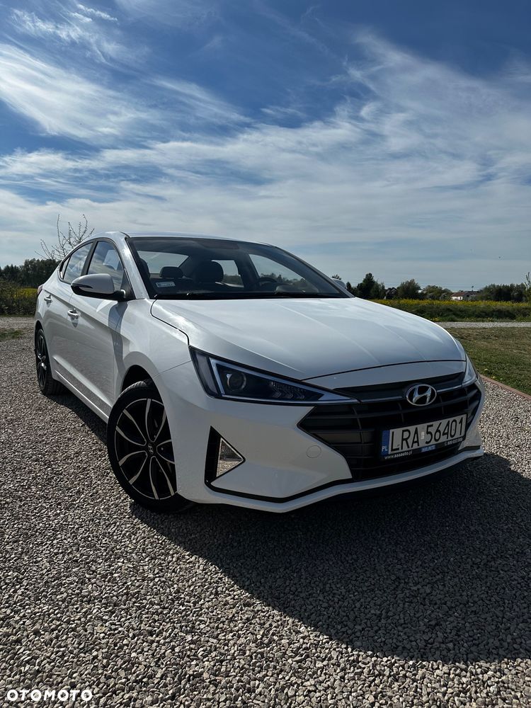 Hyundai Elantra 1.6 Comfort Premiere - 2