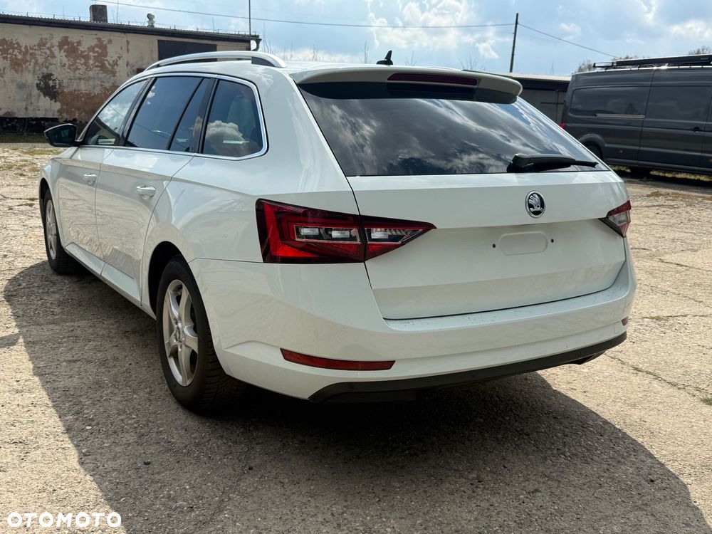 Skoda Superb 2.0 TDI DSG Ambition - 4