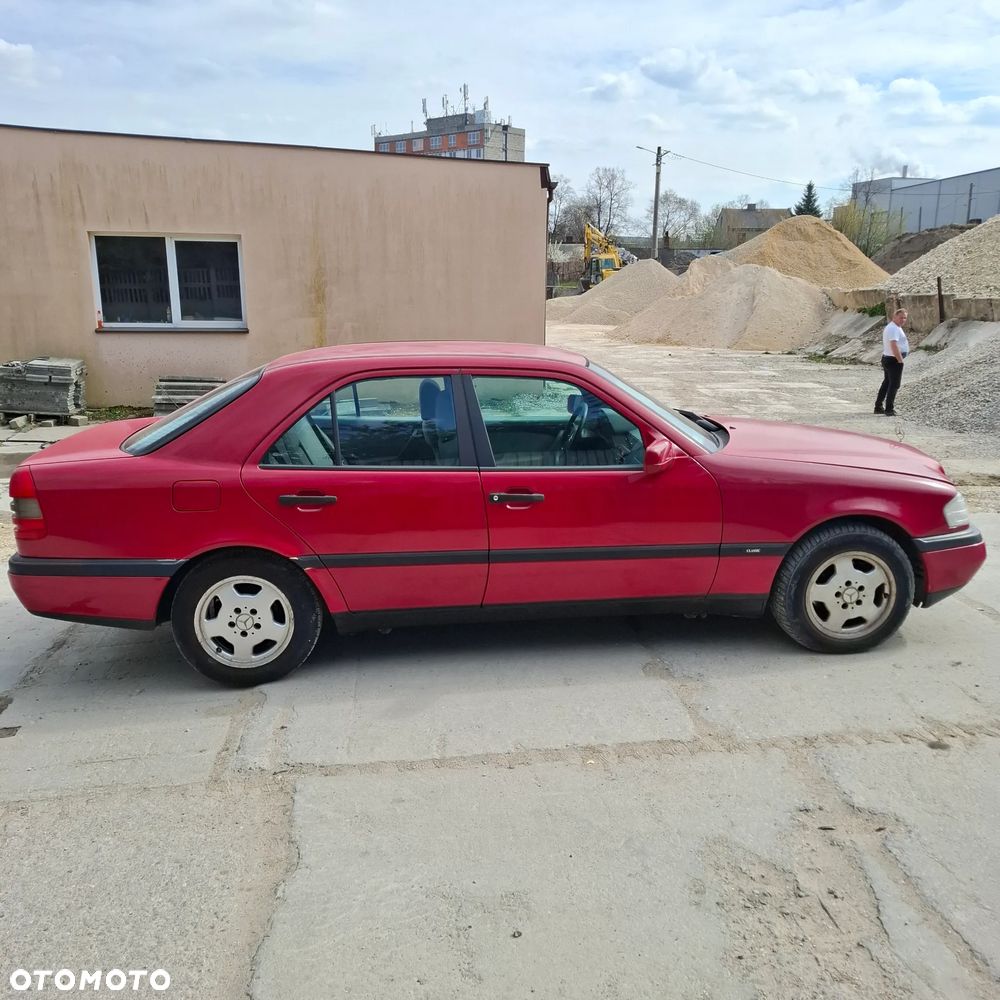 Mercedes-Benz Klasa C 180 T Classic - 4