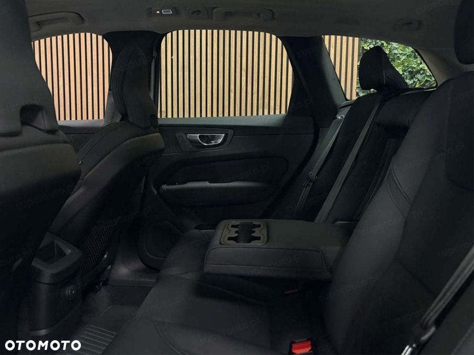 Volvo XC 60 B5 B AWD Plus Dark - 19
