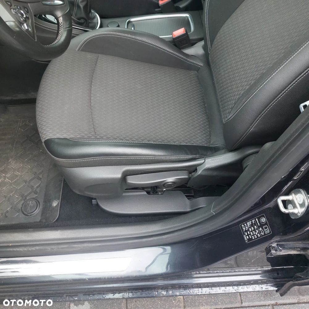 Opel Astra V 1.4 T Dynamic S&S - 19