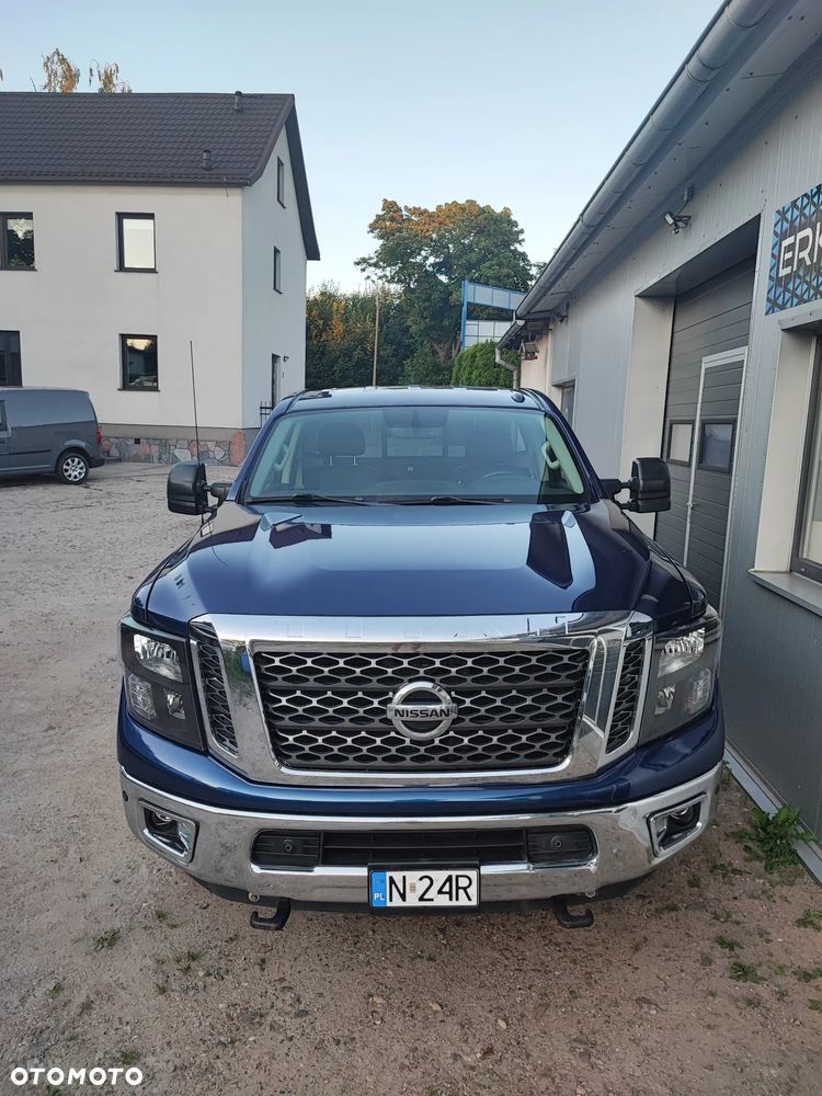 Nissan Titan - 2