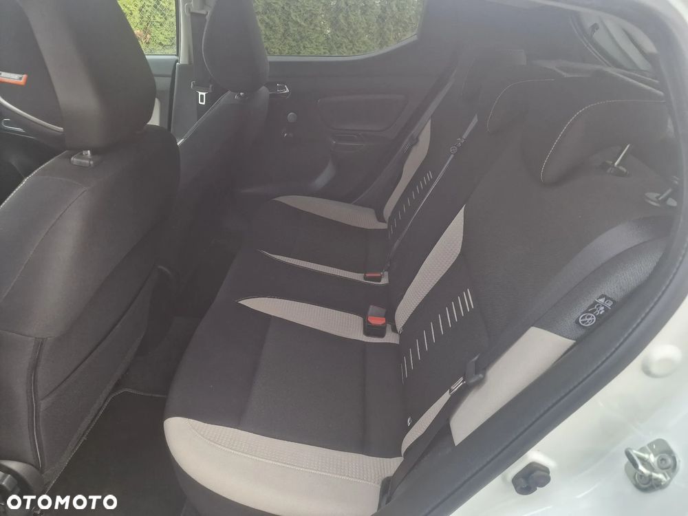 Nissan Micra 1.0 Visia Plus - 22
