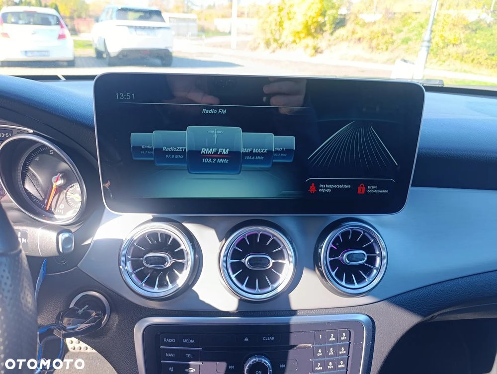Mercedes-Benz CLA 180 7G-DCT UrbanStyle Edition - 22