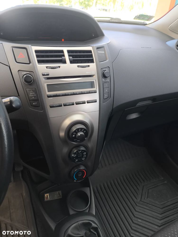 Toyota Yaris 1.0 VVT-i Luna - 22