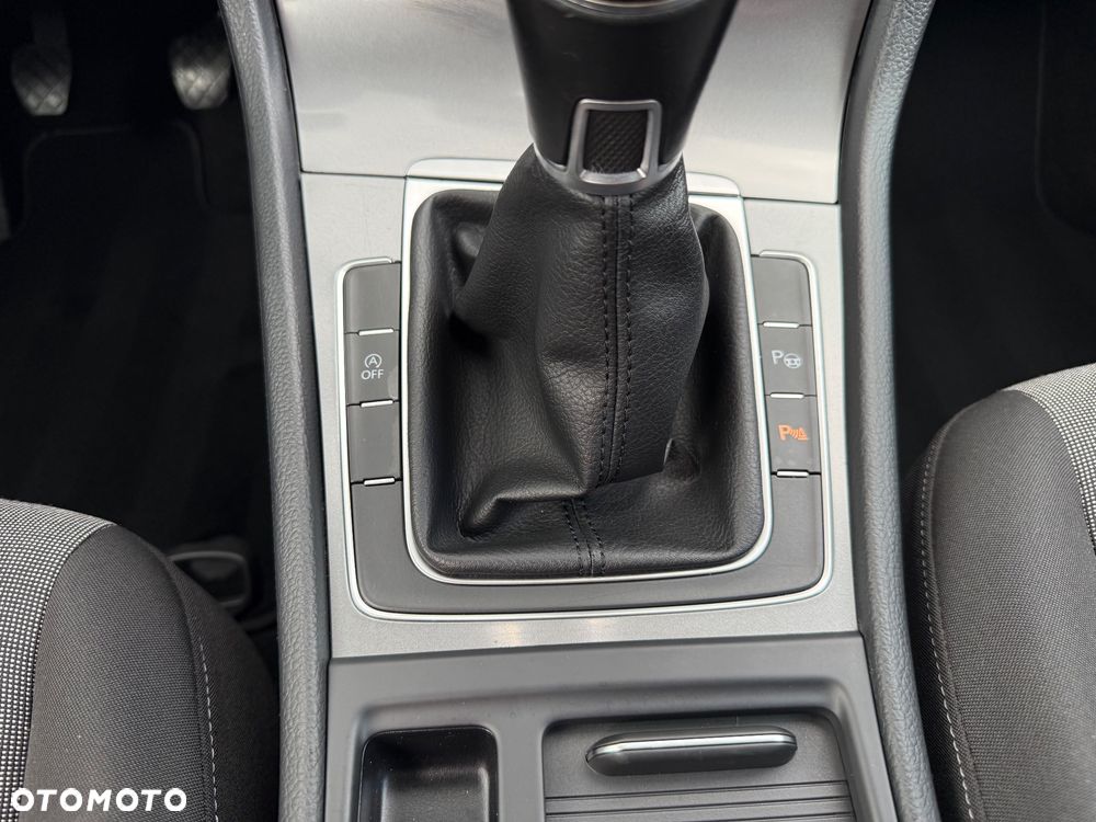 Volkswagen Golf 1.6 TDI BlueMotion Technology Comfortline - 17