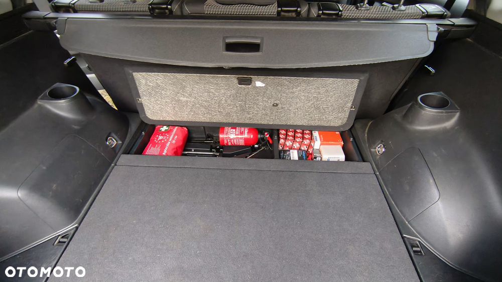Toyota Verso 2.0 D-4D Premium - 22