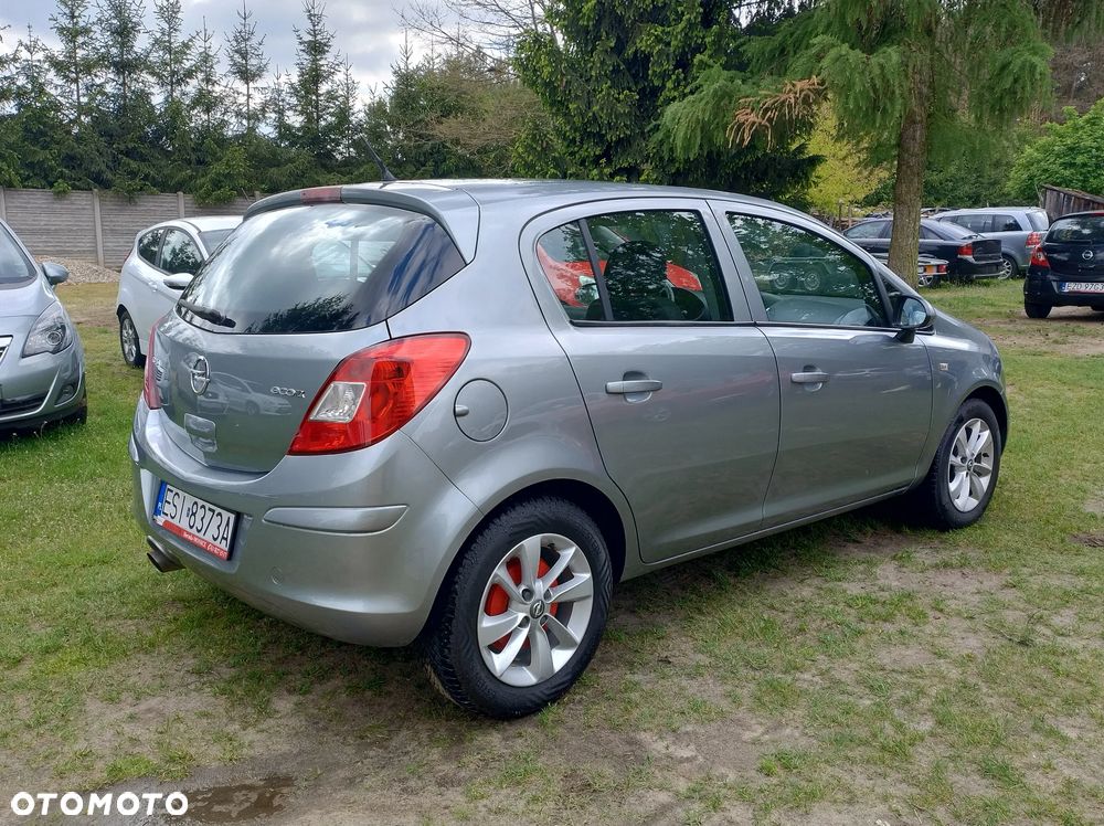 Opel Corsa 1.2 16V Edition / Active - 12
