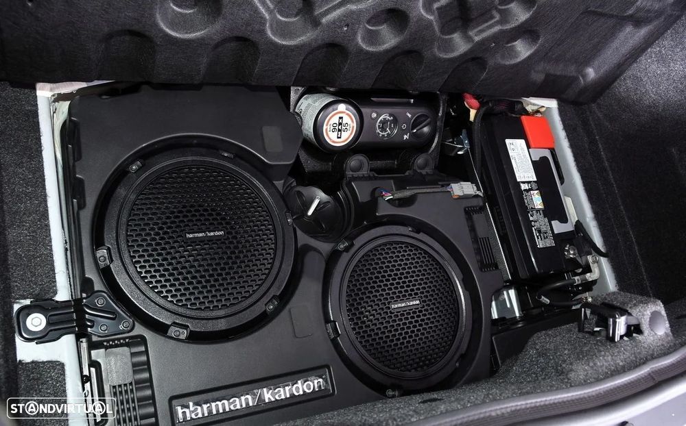 Dodge Challenger Auto SRT Hellcat - 16