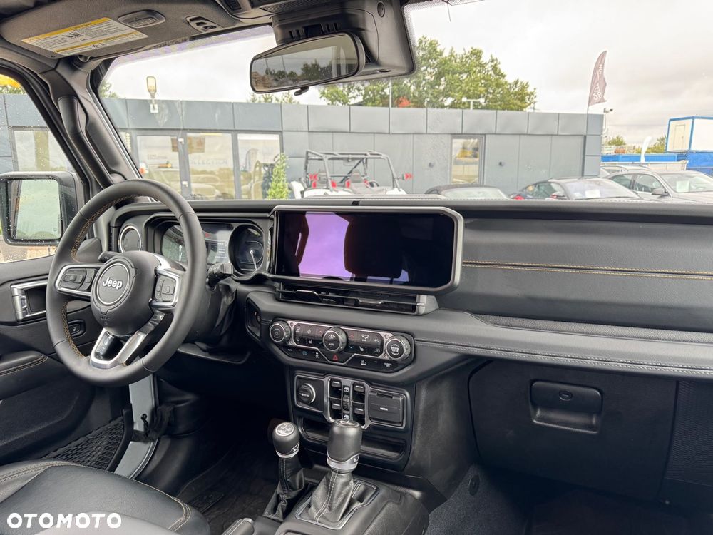 Jeep Wrangler - 16