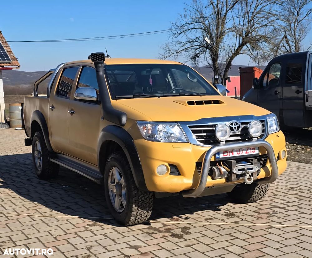 Toyota Hilux 4x4 Cabina Dubla Style+ Aut. - 8