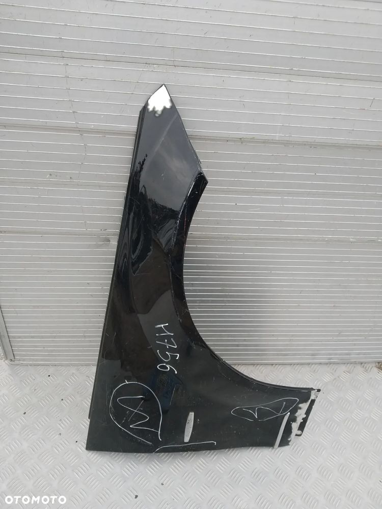 B669/H241/H283/H756/F990 MERCEDES W204 BŁOTNIK PRAWY PRZÓD - 10