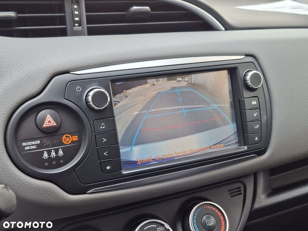 Toyota Yaris 1.33 Premium EU6 - 17