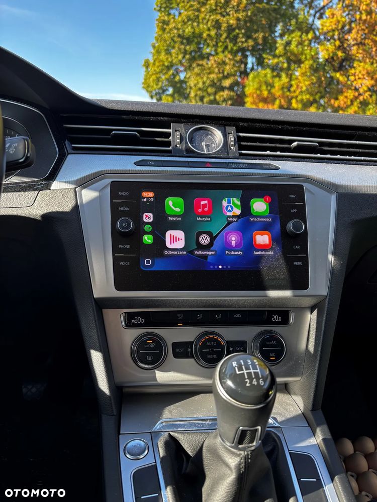 Volkswagen Passat - 12