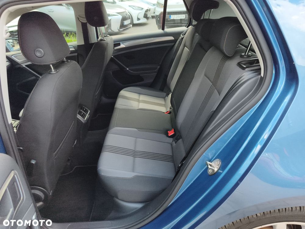 Volkswagen Golf - 27