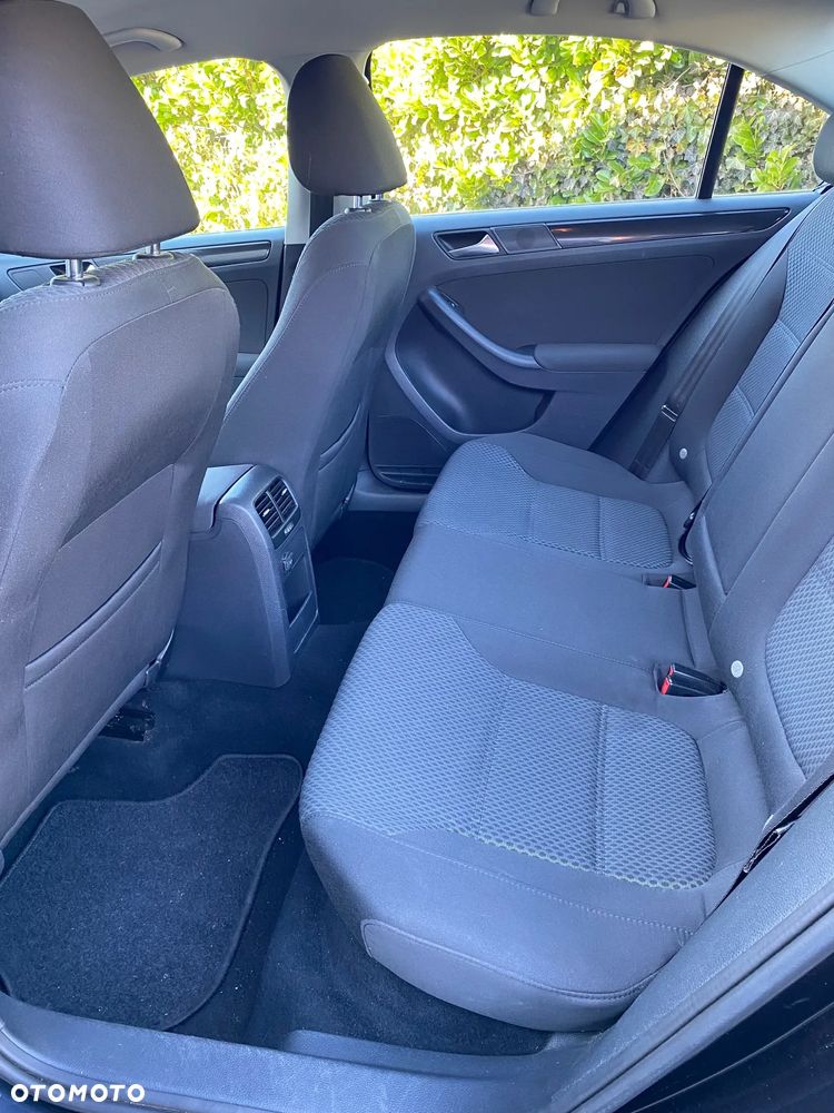 Volkswagen Jetta 1.6 TDI Comfortline - 20