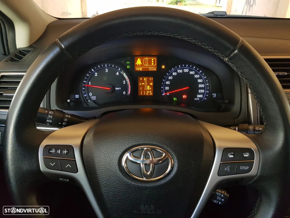 Toyota Avensis SW 2.0 D-4D Luxury+Navi - 25