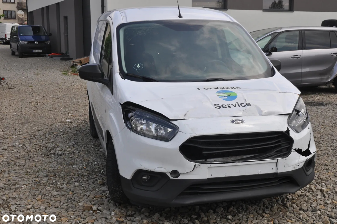 Ford transit-courier - 11