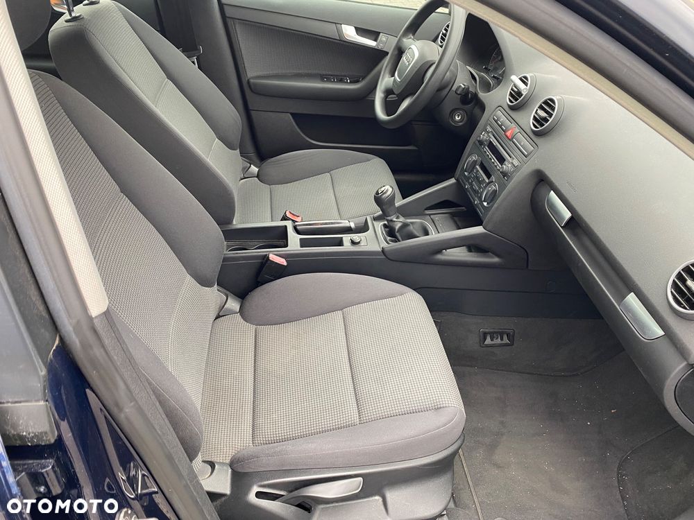 Audi A3 Sportback 1.6 Attraction - 32