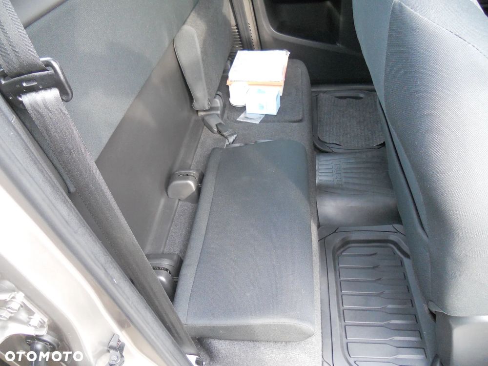 Isuzu D-Max 1.9 EC LS+ - 32