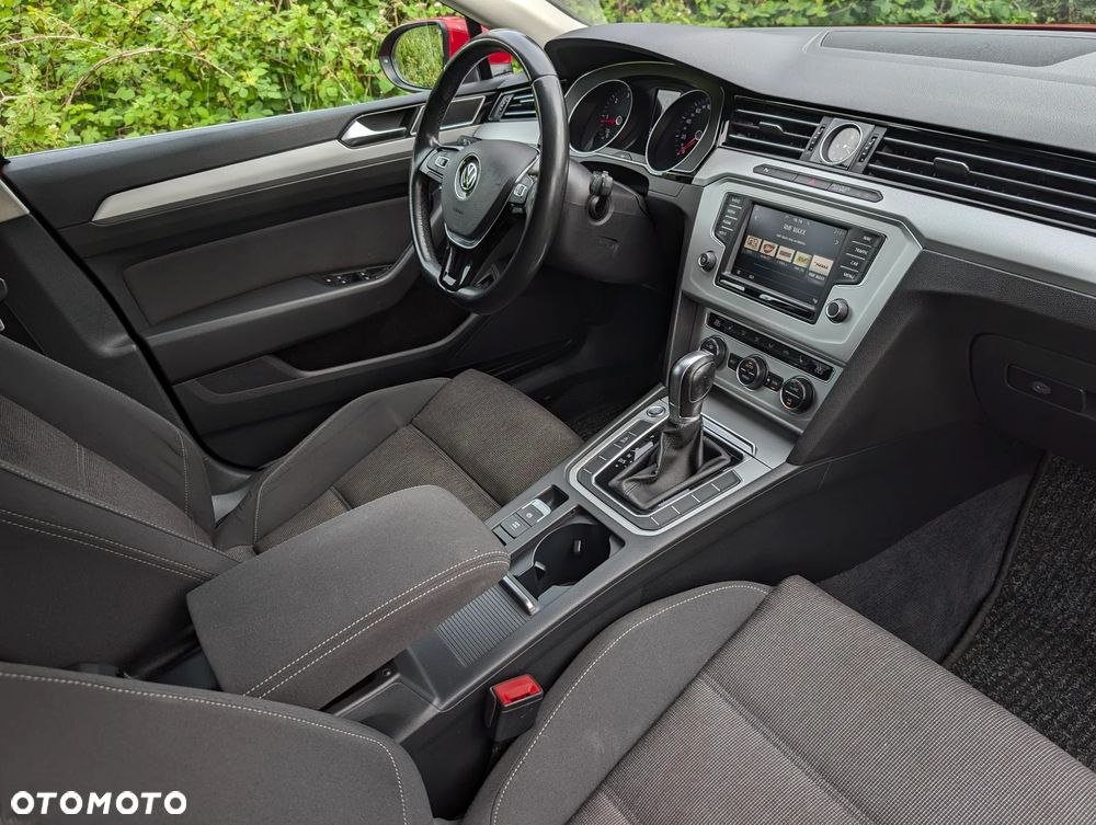 Volkswagen Passat 1.6 TDI SCR DSG Comfortline - 29