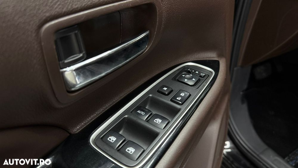 Mitsubishi Outlander 2.0 4WD Plug-In Hybrid - 28