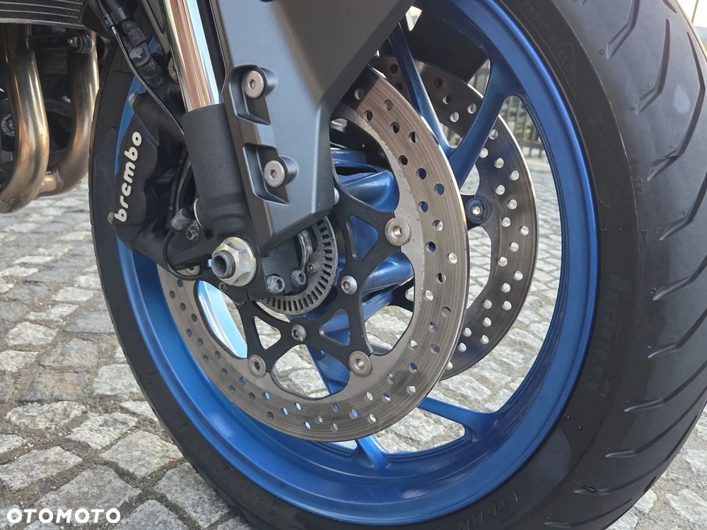 Suzuki GSX - 16
