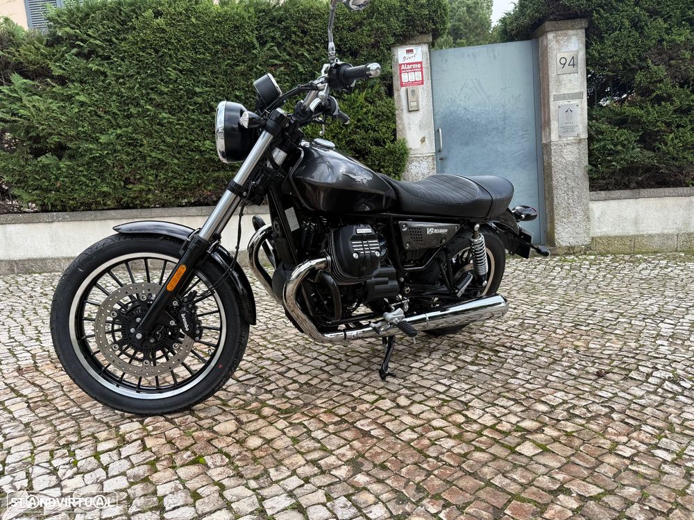 Moto Guzzi V9 Roamer - 12