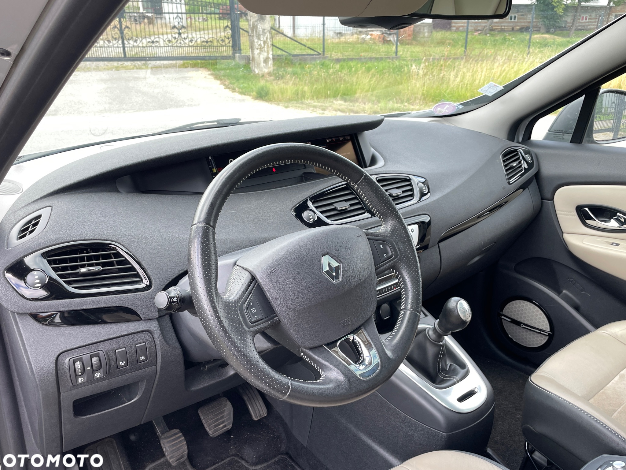 Renault Grand Scenic ENERGY TCe 130 S&S Bose Edition - 17