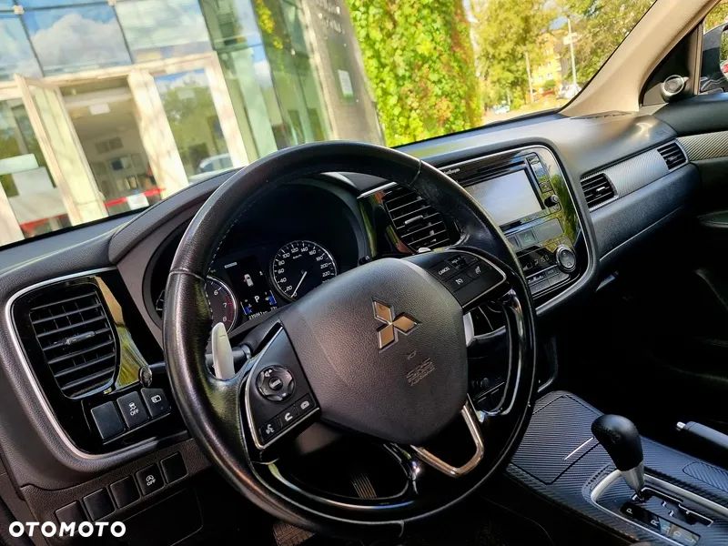 Mitsubishi Outlander 2.0 Instyle Navi 4WD CVT - 6