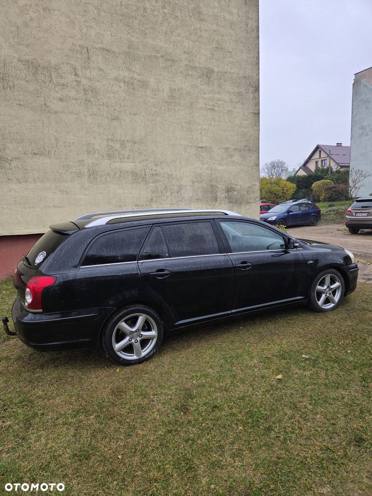 Toyota Avensis - 2