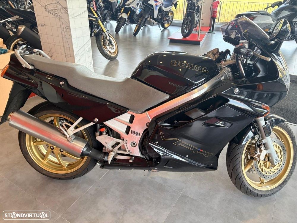 Honda VFR 750 F - 2