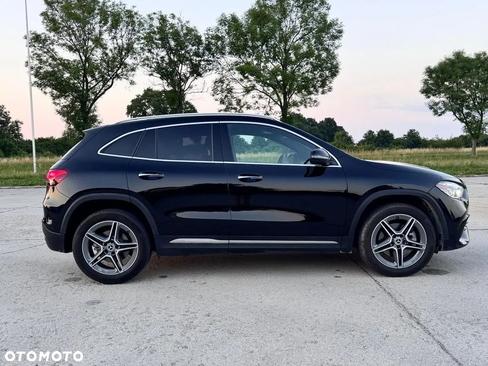 Mercedes-Benz GLA 250 8G-DCT AMG Line - 3