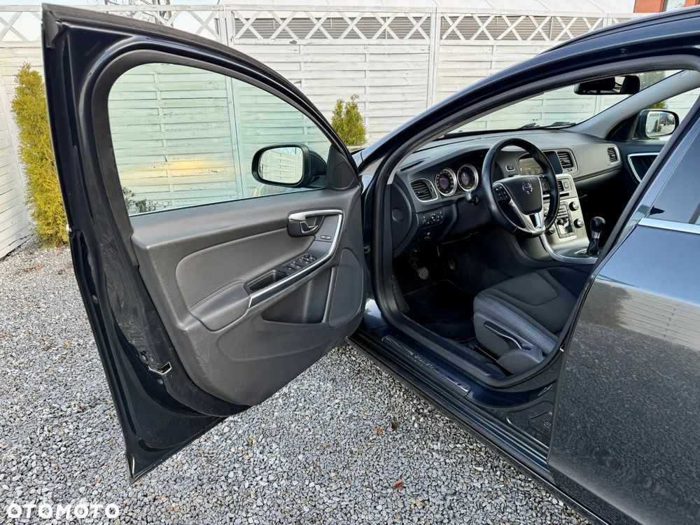 Volvo V60 DRIVe - 24