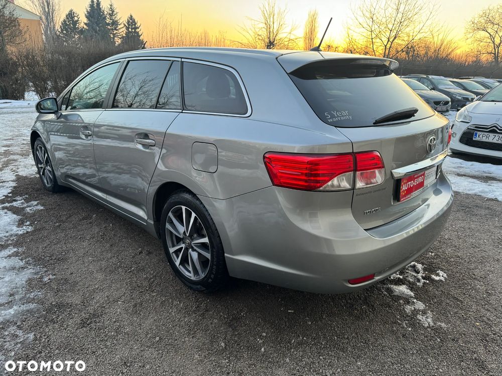 Toyota Avensis 1.6 Comfort - 3