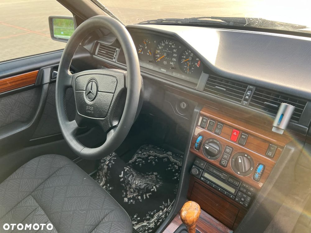 Mercedes-Benz W124 (1984-1993) - 13