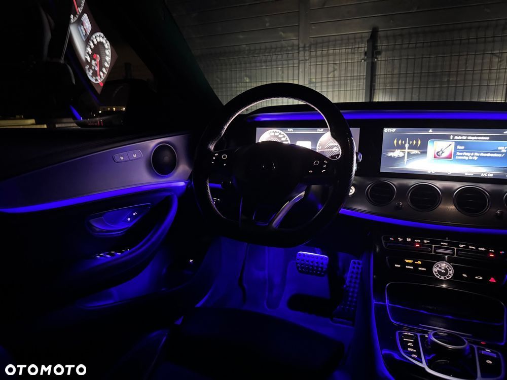 Mercedes-Benz Klasa E 220 d 4-Matic 9G-TRONIC - 17