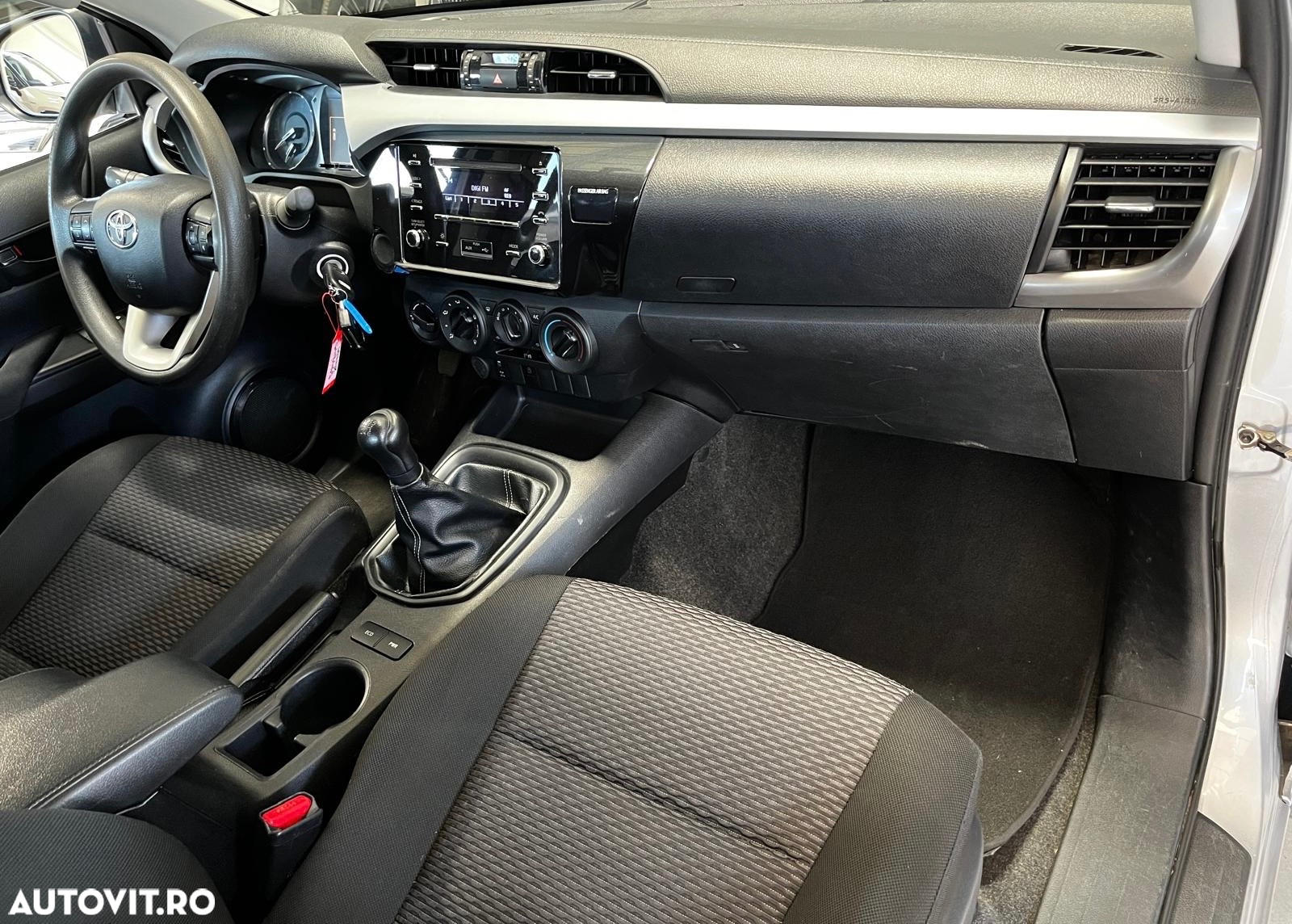 Toyota Hilux 2.4D 150CP 4x4 Double Cab 6MT Comfort - 19