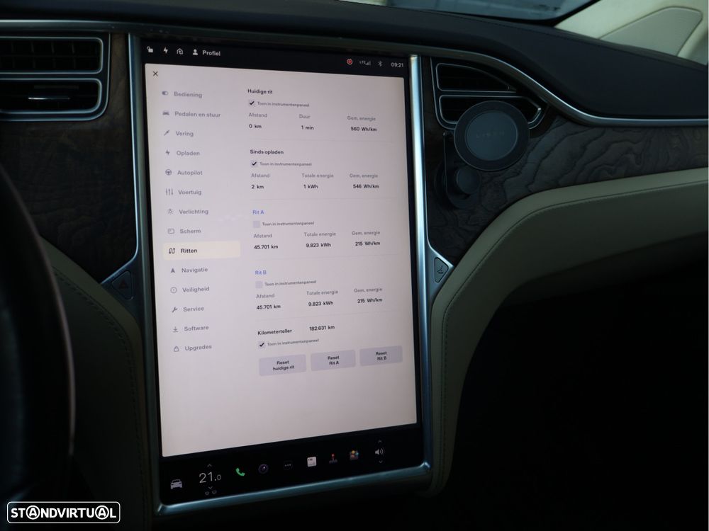 Tesla Model X 90D - 32