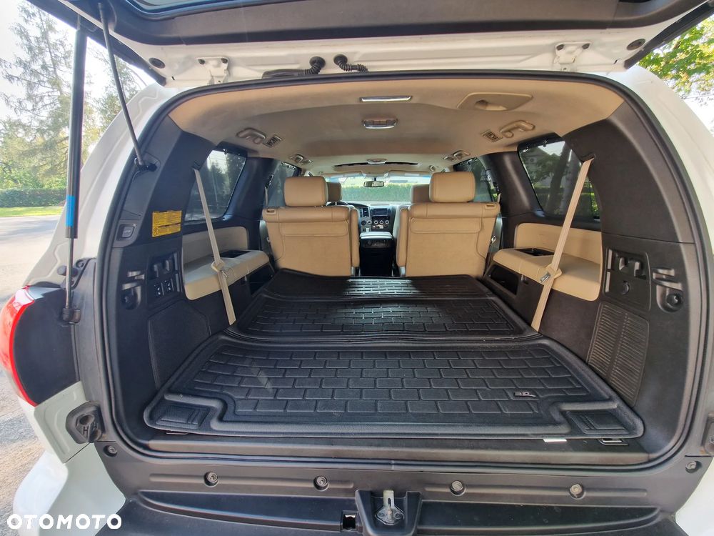 Toyota Sequoia - 13
