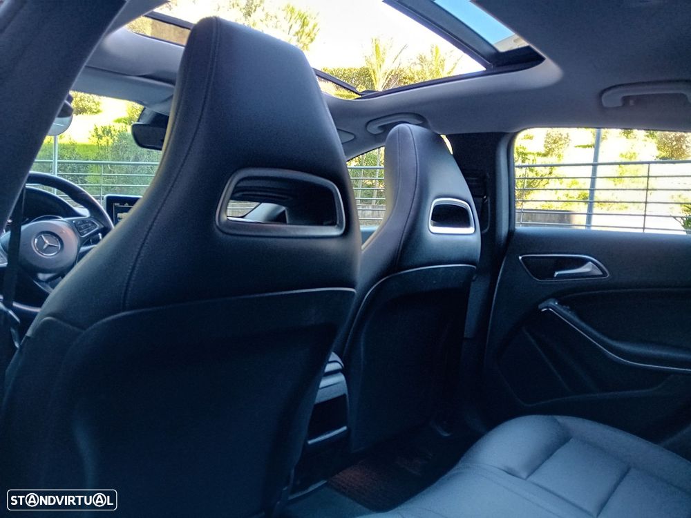 Mercedes-Benz CLA 180 7G-DCT UrbanStyle Edition - 16