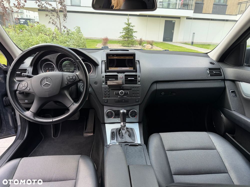 Mercedes-Benz Klasa C 200 CGI Automatik BlueEFFICIENCY Avantgarde - 12