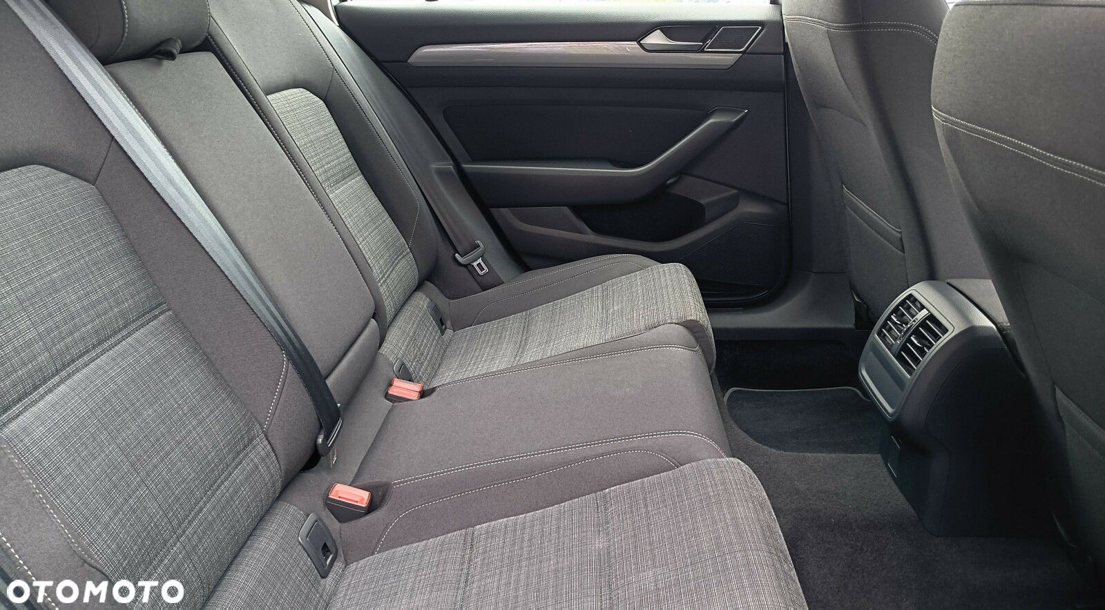 Volkswagen Passat 2.0 TSI Business DSG - 16