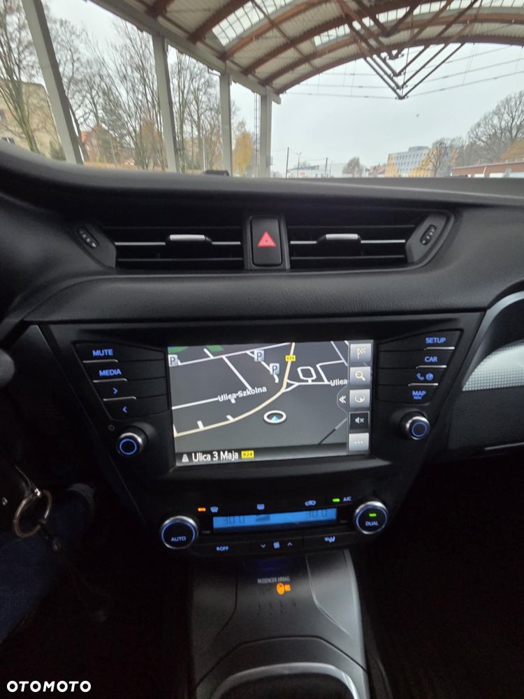 Toyota Avensis 1.8 Premium - 18