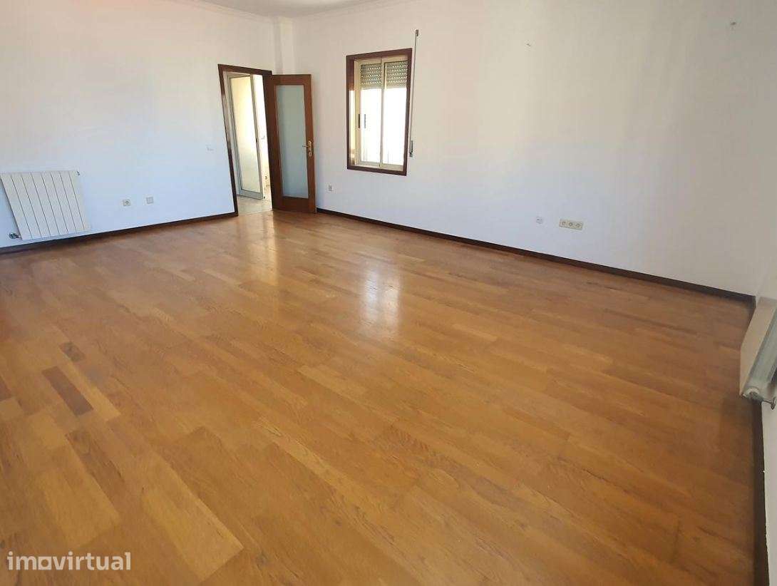 PS - Apartamento T3 em Vilar de Andorinho - Grande imagem: 3/8