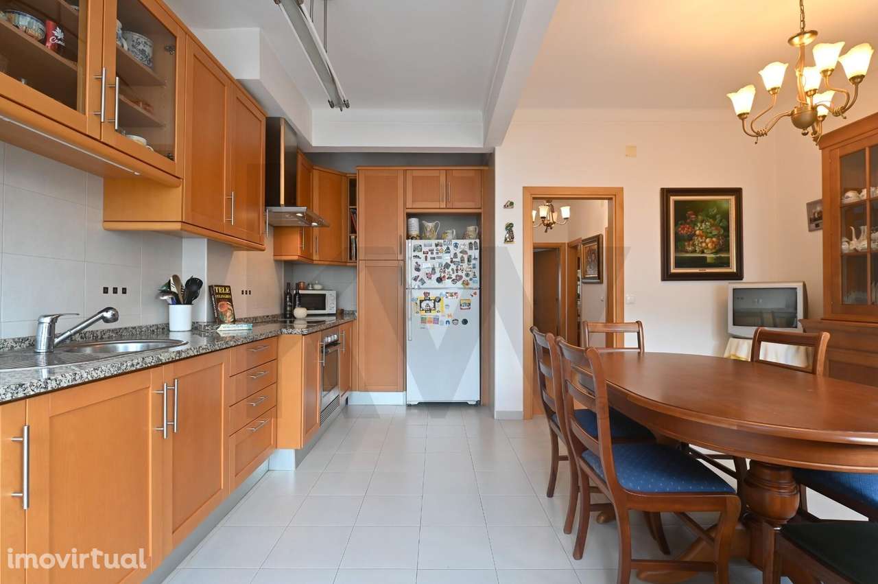 Apartamento T3 convertido a T2 em Almada: O seu Refúgio na Cova da Pie - Grande imagem: 2/18