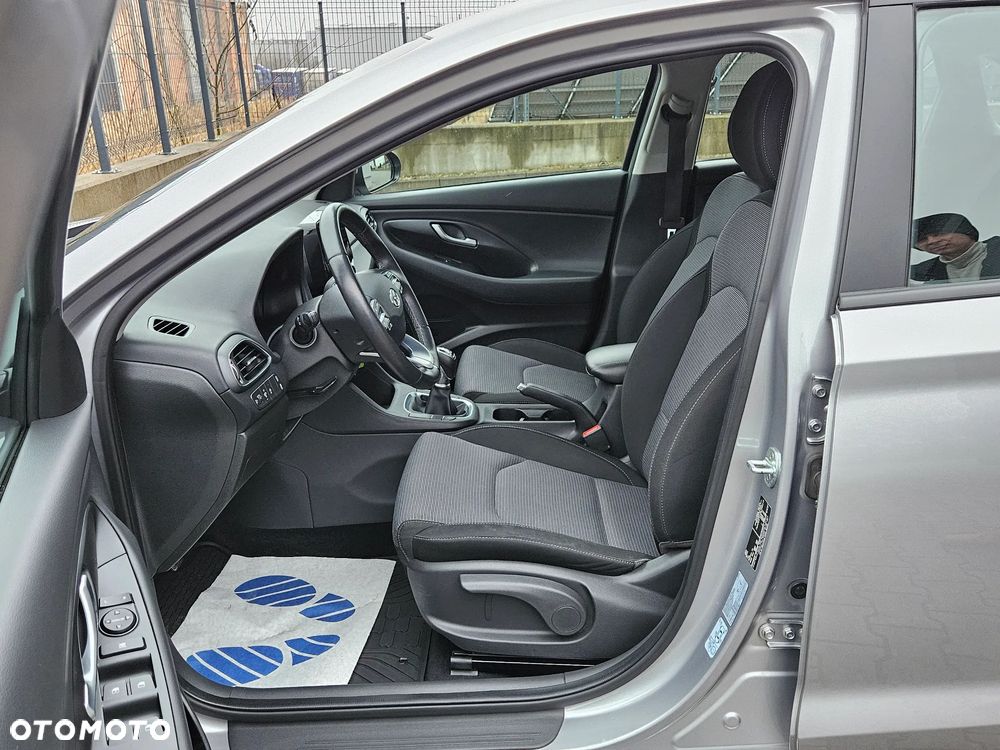 Hyundai i30 1.5 DPI Classic + - 16